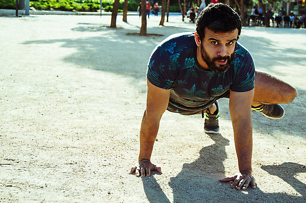 포토 JPG 해외이미지 전신 모양 1 손 옷 행복 스포츠 로우앵글 건강 한명 미소 웃음 사람 가로 운동 힘 에너지 농촌 결심 보디빌딩 체육관 힘찬 해외포토 감정 뷰포인트 컨셉 표정 신체부위 헬스 시골 파일형식 이미지허브