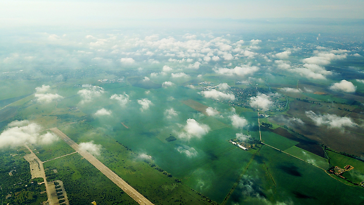 포토 JPG 해외이미지 응시 도로 지구 여행 백그라운드 교통시설 자연 하늘 날씨 휴가 비행기 안테나 사람없음 야외 파란색 빛 햇빛 뷰티 우주 환경 맑음 자유 흰색 분위기 속도 질감 제트기 스카이라인 대패 수평선 해외포토 시선 길 컬러 교통 컨셉 통신 항공교통 대중교통 태양 시설 생태계 파일형식 이미지허브