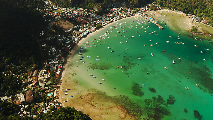 포토 JPG 해외이미지 아시아 바다 섬 여행 요트 휴가 안테나 사람없음 물 파란색 여행객 만 보트 정상 크루즈 석호 조감도 해외포토 자연요소 나라 컬러 배_교통 통신 사람 파일형식 이미지허브