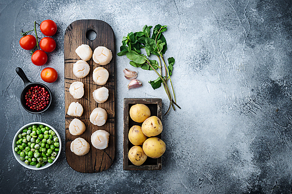 포토 JPG 해외이미지 식재료 방울토마토 회색배경 조개 감자 실내 사람없음 하이앵글 완두콩 일렬 가리비 관자 해외포토 뷰포인트 백그라운드 토마토 채소 어패류 콩 내부 회색 파일형식 이미지허브