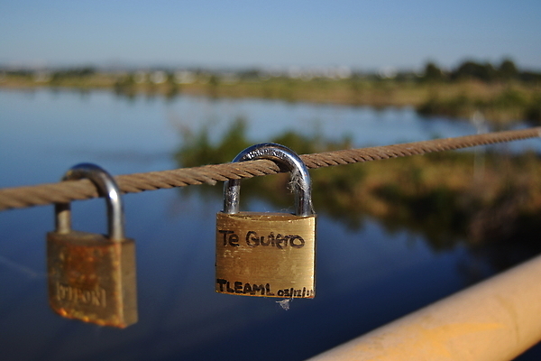 포토 JPG 해외이미지 손 디자인 산업 결혼 백그라운드 비즈니스 함께함 사탕 선물 사랑 미술 사람 소년 사람없음 빨간색 컴퓨터 파티 금속 힘 기계 장비 흰색 하트 축하 업무 연결 접속 묘사 내추럴 고립 영원 옛날 해외포토 모양 남자 감정 어린이 컬러 컨셉 재질 문화예술 디저트 이벤트 신체부위 전자제품 작업 파일형식 이미지허브