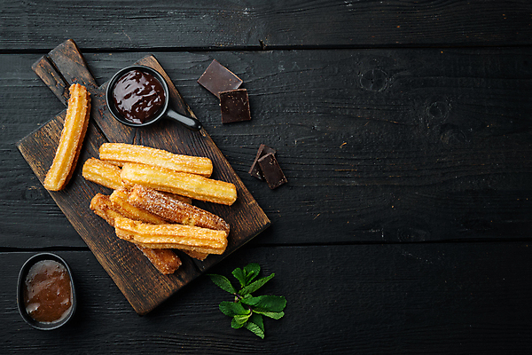 포토 JPG 해외이미지 그릇 사람없음 초콜릿 튀김 달콤 설탕 허브 꿀 나무도마 츄러스 나무배경 해외포토 식물 식기 음식 백그라운드 디저트 도마 목재 맛 파일형식 이미지허브