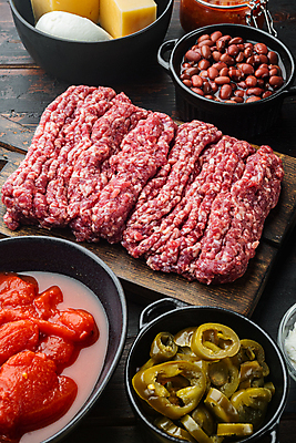 포토 JPG 해외이미지 식재료 검은배경 콩 실내 샌드위치 사람없음 준비 멕시코음식 나무도마 다진고기 살사소스 할라피뇨 다짐육 케사디야 해외포토 음식 백그라운드 고추 곡류 도마 서양음식 육류 내부 목재 검은색 소스_음식 파일형식 이미지허브