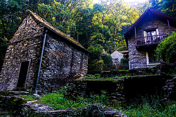 포토 JPG 해외이미지 전통 꽃 벽 건축양식 자연 산 주택 굴뚝 풍경 사람없음 건물 마을 환경 계곡 힘 하이킹 회색 골동품 바위 시골 거친 오두막 스위스 질감 날것 알프스 내추럴 옛날 해외포토 식물 건축물 건축 유럽 컬러 레저 돌_바위 생태계 파일형식 이미지허브