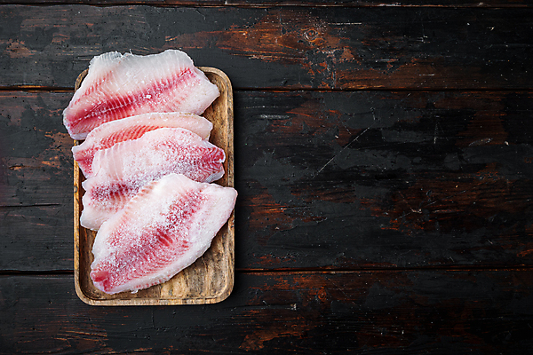 포토 JPG 해외이미지 음식 분홍색 조각 육류 어류 사람없음 냉동 공백 흰색 해산물 날것 슈퍼마켓 생식 틸라피아 카피스페이스 해외포토 컬러 식재료 상점 수중동물 민물고기 파일형식 이미지허브