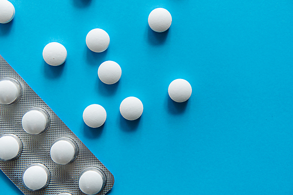 포토 JPG 해외이미지 백그라운드 포장 건강 사람없음 알약 약 은박지 파란배경 비타민제 카피스페이스 해외포토 의학 파란색 공백 비타민 파일형식 이미지허브