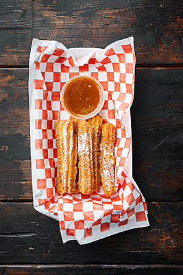 포토 JPG 해외이미지 디저트 실내 사람없음 하이앵글 츄러스 나무배경 해외포토 음식 뷰포인트 백그라운드 내부 파일형식 이미지허브