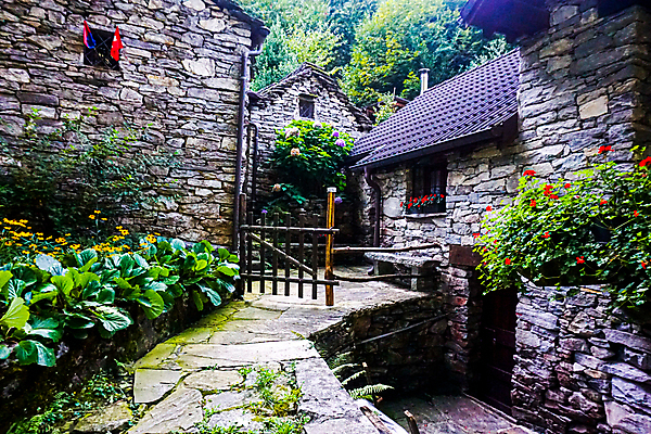 포토 JPG 해외이미지 전통 꽃 벽 건축양식 자연 산 주택 굴뚝 풍경 사람없음 건물 마을 환경 정원 계곡 힘 하이킹 회색 바위 시골 거친 오두막 스위스 질감 날것 알프스 내추럴 옛날 해외포토 식물 건축물 건축 유럽 컬러 레저 돌_바위 생태계 파일형식 이미지허브