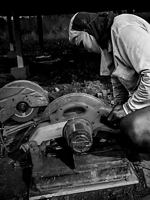 포토 JPG 해외이미지 남자 산업 노동자 안전 사람없음 빛 금속 기계 장비 공구 업무 보호 자르기 철 그라인더 철강 해외포토 직업 컨셉 모션 재질 사람 도구 작업 커피용품 파일형식 이미지허브