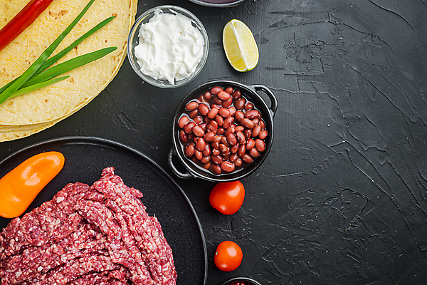 포토 JPG 해외이미지 식재료 검은배경 콩 쟁반 실내 샌드위치 사람없음 준비 멕시코음식 다진고기 미니파프리카 토르티야 다짐육 카피스페이스 케사디야 해외포토 음식 백그라운드 곡류 서양음식 육류 내부 검은색 공백 파일형식 이미지허브