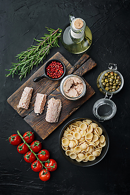 포토 JPG 해외이미지 음식 조각 재료 검은배경 육류 어류 사람없음 껍질 캔 밀 참치 해산물 준비 성분 통조림 병조림 생식 핸드메이드 해외포토 백그라운드 식재료 곡류 검은색 수중동물 파일형식 이미지허브