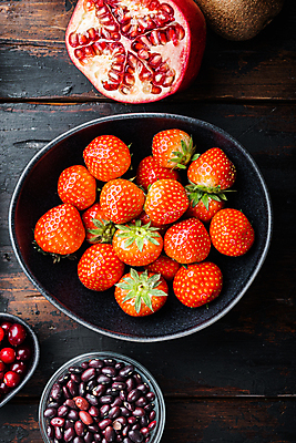 포토 JPG 해외이미지 그릇 딸기 사람없음 빨간색 석류 크랜베리 해외포토 식기 열매 컬러 과일 파일형식 이미지허브