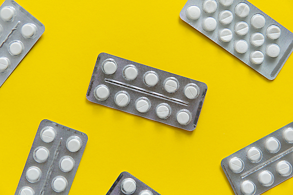 포토 JPG 해외이미지 백그라운드 포장 건강 사람없음 알약 약 은박지 노란배경 비타민제 카피스페이스 해외포토 의학 노란색 공백 비타민 파일형식 이미지허브