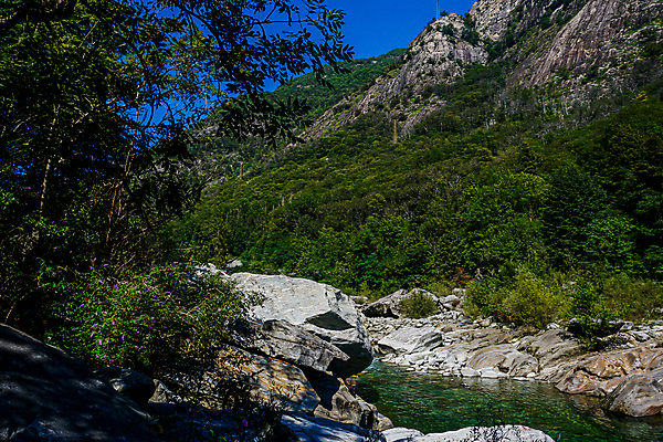 포토 JPG 해외이미지 여행 자연 하늘 휴식 수영장 사람 풍경 사람없음 목재 초록색 물 파란색 강 골짜기 계곡 수영 침묵 회색 바위 흰색 연못 개울 선탠 숲 스위스 알프스 웅덩이 암초 내추럴 지질학 터키석 해외포토 자연요소 나무 교육 유럽 컬러 컨셉 재료 소리 돌_바위 수상스포츠 보석 생태계 파일형식 이미지허브