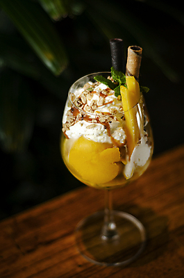 포토 JPG 해외이미지 음식 와인잔 과일 유리 아이스크림 디저트 사람없음 장식 컬러풀 과자 얼음 견과류 신선 발표 우아함 달콤 크림 유기농 열정 토핑 망고 내추럴 셔벗 젤라또 특별함 세련 해외포토 자연요소 웰빙 감정 컬러 컨셉 술잔 재질 맛 열대과일 파일형식 이미지허브