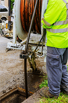 포토 JPG 해외이미지 직업 산업 도로 가정 교통시설 자동차 노동자 거리 사람없음 야외 물 환경 재활용 장비 공구 도시 업무 구멍 수리 청소 서비스 탱크 튜브 짐차 지하 타운 청소부 펌프 유지 낭비 배수구 배관공 변기통 폐수 하수 해외포토 자연요소 길 육상교통 교통 컨셉 도구 작업 환경오염 시설 친환경 파일형식 이미지허브