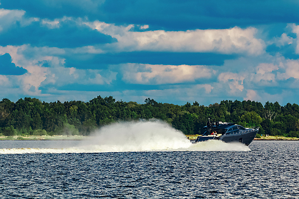 포토 JPG 해외이미지 주간 나무 바다 항해 사람없음 야외 모터보트 해외포토 자연요소 식물 배_교통 파일형식 이미지허브