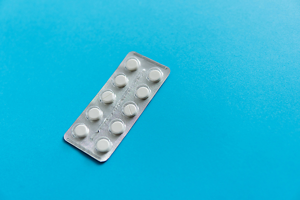 포토 JPG 해외이미지 백그라운드 포장 건강 사람없음 알약 약 은박지 파란배경 비타민제 카피스페이스 해외포토 의학 파란색 공백 비타민 파일형식 이미지허브