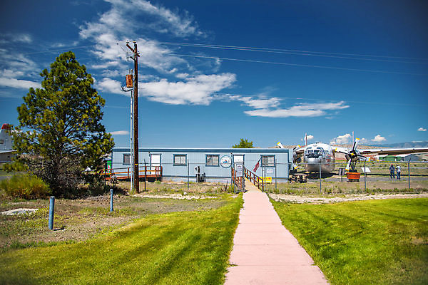 포토 JPG 해외이미지 유럽 산업 도로 교통수단 여행 밭 농업 비즈니스 건축양식 공장 교통시설 자연 하늘 거리 주택 건설업 독일 풍경 사람없음 야외 건물 초록색 여름 파란색 컬러풀 햇빛 농장 환경 장비 농촌 역 휘발유 공항 땅 조경 옛날 카피스페이스 해외포토 건축물 계절 건축 나라 길 컬러 교통 공업 태양 공백 시골 석유 시설 생태계 파일형식 이미지허브