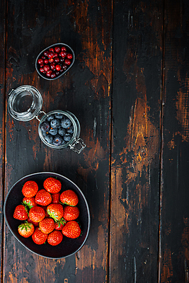 포토 JPG 해외이미지 그릇 딸기 유리병 사람없음 빨간색 공백 블루베리 크랜베리 해외포토 식기 열매 컬러 과일 병_용기 파일형식 이미지허브