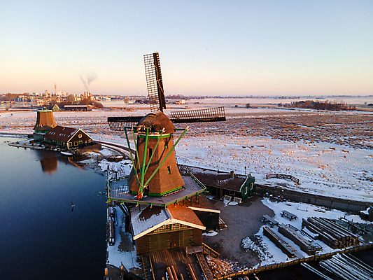 포토 JPG 해외이미지 전통 유럽 문화 호수 여행 건축양식 자연 하늘 바람 주택 사람없음 건물 목재 초록색 물 파란색 강 반사 마을 봄 풍차 시골 역사 네덜란드 박물관 운하 방앗간 암스테르담 옛날 해외포토 자연요소 나무 건축물 계절 건축 나라 컬러 재료 날씨 생태계 파일형식 이미지허브