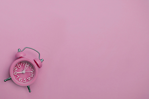 포토 JPG 해외이미지 직업 교육 종이 시계 분홍색 백그라운드 컨셉 비즈니스 탁자 성공 아이디어 프레임 사람없음 금융 꼬리표 쪽지 공백 정보 자명종 예절 시간 최고 업무 비즈니스맨 발표 메시지 계획 야간 큼 사이버 심볼 경영 마감 마케팅 소셜 프로젝트 목업 브레인스토밍 해외포토 자연요소 남자 컬러 가구 경제 라벨 알람 작업 직장인 크기 파일형식 이미지허브