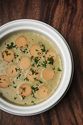 포토 JPG 해외이미지 전통 접시 음식 백그라운드 채소 부분 탁자 감자 육류 요리 사람없음 목재 흰색 신선 사발 소시지 클래식 닫기 수프 크림 흰배경 유기농 심플 해외포토 나무 식기 웰빙 컬러 가구 컨셉 식재료 재료 모션 사기그릇 가공식품 파일형식 이미지허브