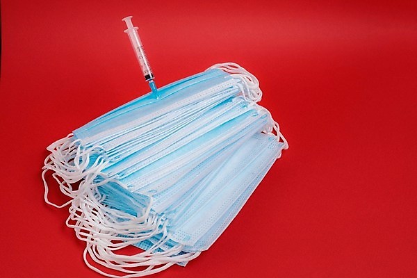 포토 JPG 해외이미지 과학 백그라운드 컨셉 유리병 건강 주사기 가면 안전 사람없음 파란색 약 장비 흰색 호흡기관 바이러스 보호 질병 위험 감염 주사약 박테리아 돌봄 백신 위생관리 인플루엔자 전염병 치료제 화학물질 항생제 해외포토 컬러 의학 의료기기 모션 병_용기 관리 장기_의학 화학 파일형식 이미지허브