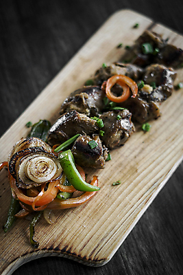 포토 JPG 해외이미지 채소 육류 요리 사람없음 소시지 나무도마 스페인요리 스페인음식 타파스 해외포토 음식 식재료 도마 서양음식 목재 가공식품 스페인 애피타이저 파일형식 이미지허브