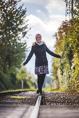 포토 JPG 해외이미지 라이프스타일 행복 길 여행 교통시설 미래 휴식 이야기 한명 야외 걷기 기쁨 자유 수확 가을 변화 재산 우아함 역 떨어짐 방향 단상 건너기 독립 복잡 선로 철강 몽환 해외포토 1 계절 감정 교통 컨셉 농업 모션 사람 생활 금융 시설 파일형식 이미지허브