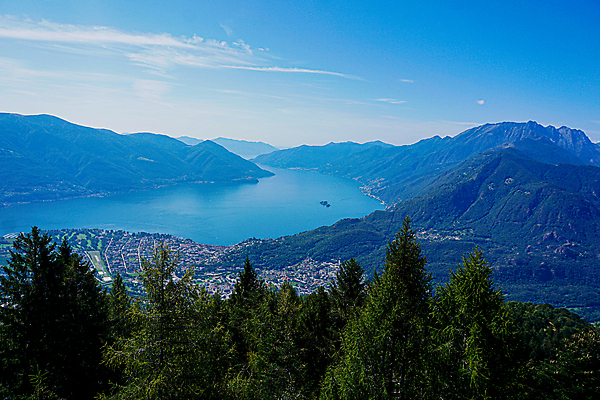 포토 JPG 해외이미지 구름 응시 호수 여행 자연 하늘 산 파노라마 사람없음 야외 가로 물 파란색 하이앵글 컬러풀 햇빛 식당 고요 봄 이탈리아 하이킹 숲 스위스 산봉우리 웅장함 절정 수평선 카피스페이스 산맥 해외포토 자연요소 시선 계절 유럽 뷰포인트 컬러 레저 촬영기법 태양 상점 공백 생태계 봉우리 파일형식 이미지허브