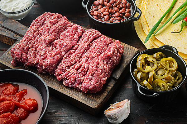 포토 JPG 해외이미지 식재료 검은배경 콩 실내 샌드위치 사람없음 준비 멕시코음식 나무도마 다진고기 토르티야 할라피뇨 다짐육 케사디야 해외포토 음식 백그라운드 고추 곡류 도마 서양음식 육류 내부 목재 검은색 파일형식 이미지허브