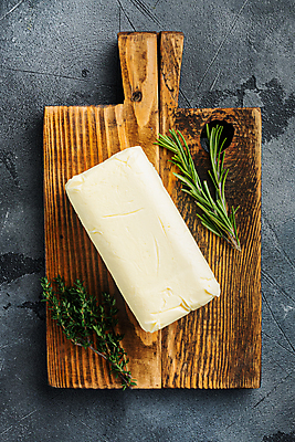 포토 JPG 해외이미지 식재료 회색배경 실내 사람없음 하이앵글 허브 버터 나무도마 해외포토 식물 뷰포인트 백그라운드 도마 내부 목재 회색 파일형식 이미지허브