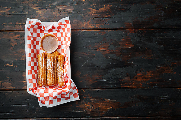 포토 JPG 해외이미지 디저트 실내 사람없음 하이앵글 츄러스 카피스페이스 나무배경 해외포토 음식 뷰포인트 백그라운드 내부 공백 파일형식 이미지허브