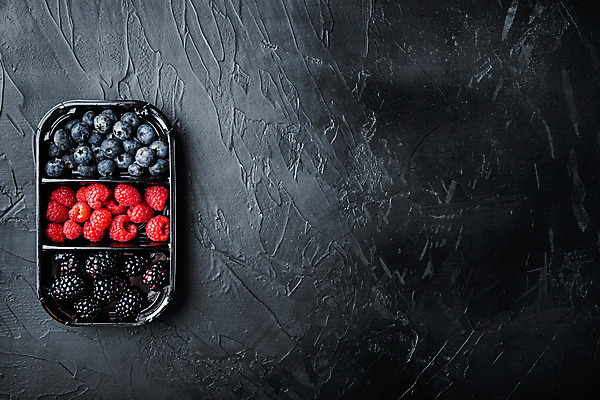 포토 JPG 해외이미지 백그라운드 사람없음 달콤 블루베리 산딸기 블랙베리 도시락통 카피스페이스 해외포토 과일 공백 용기_그릇 맛 파일형식 이미지허브