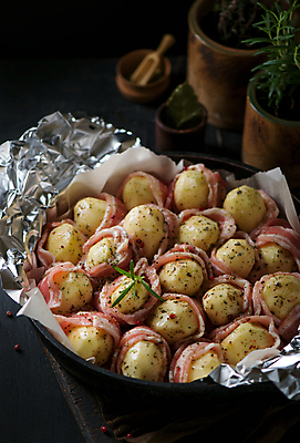 포토 JPG 해외이미지 검은배경 실내 사람없음 이탈리아음식 라비올리 해외포토 백그라운드 서양음식 내부 검은색 파일형식 이미지허브