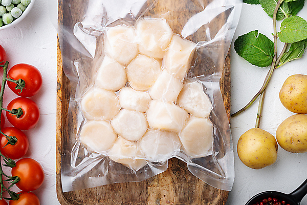 포토 JPG 해외이미지 식재료 조개 실내 사람없음 하이앵글 흰배경 가리비 관자 나무쟁반 비닐포장 진공포장 해외포토 뷰포인트 백그라운드 포장 어패류 쟁반 내부 목재 흰색 진공 파일형식 이미지허브