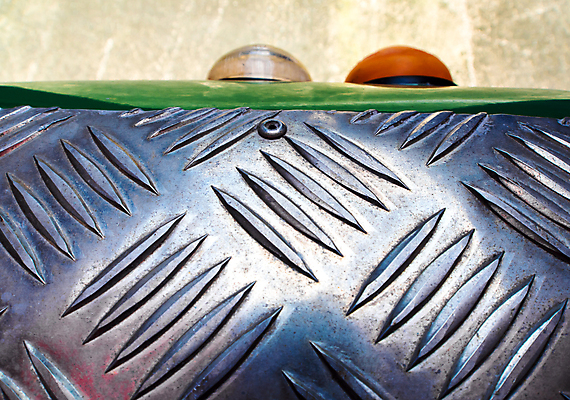 포토 JPG 해외이미지 접시 디자인 산업 선 백그라운드 패턴 부분 자동차 표면 추상 바닥 사람없음 초록색 빛 금속 거친 은색 철 질감 체크무늬 시트 그런지 옛날 철강 캐셔 해외포토 직업 식기 육상교통 컬러 무늬 재질 파일형식 이미지허브