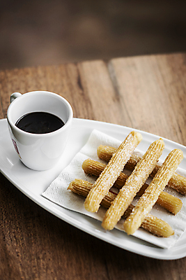 포토 JPG 해외이미지 접시 음식 사람없음 아침식사 초코시럽 츄러스 해외포토 식기 디저트 초콜릿 식사 시럽 파일형식 이미지허브