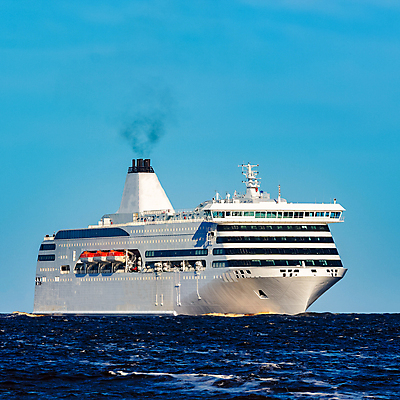 포토 JPG 해외이미지 주간 바다 항해 사람없음 야외 큼 유람선 크루즈 해외포토 자연요소 배_교통 크기 파일형식 이미지허브