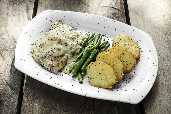 포토 JPG 해외이미지 접시 음식 백그라운드 부분 양파 치즈 콩 감자 사람없음 야외 목재 식사 치킨 시골 가슴 굽기 심플 점심식사 블루치즈 해외포토 나무 식기 채소 재료 유제품 곡류 신체부위 구이 닭고기요리 파일형식 이미지허브