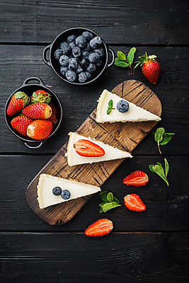 포토 JPG 해외이미지 딸기 디저트 사람없음 케이크 달콤 블루베리 치즈케이크 플랫레이 해외포토 음식 과일 플랫 맛 파일형식 이미지허브