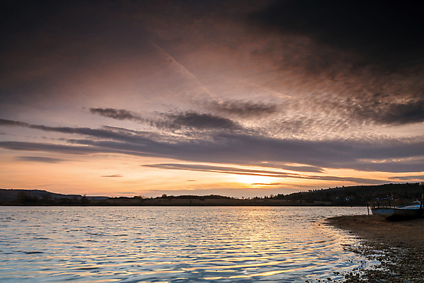 포토 JPG 해외이미지 계절 실루엣 호수 파도 바다 여행 오렌지 자연 하늘 아침 낚시 날씨 휴가 휴식 사람없음 야외 빨간색 물 파란색 빛 강 컬러풀 햇빛 태양 뷰티 반사 노란색 일출 황혼 일몰 새벽 보트 저녁 명상 장면 내추럴 수평선 해외포토 주간 자연요소 컬러 컨셉 배_교통 과일 레저 촬영기법 노을 야간 생태계 파일형식 이미지허브