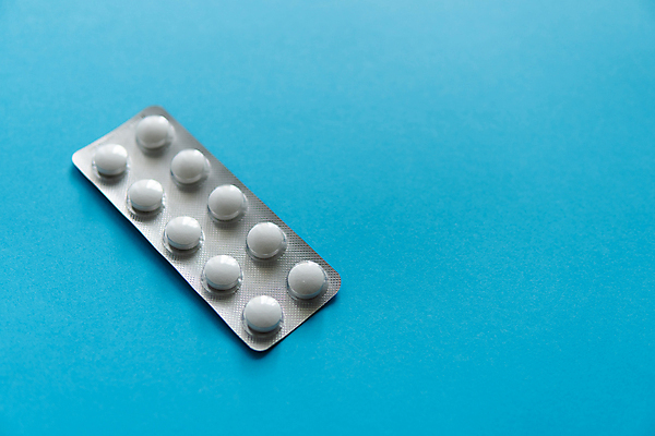 포토 JPG 해외이미지 백그라운드 포장 건강 사람없음 알약 약 은박지 파란배경 비타민제 카피스페이스 해외포토 의학 파란색 공백 비타민 파일형식 이미지허브