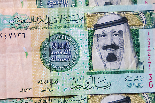 포토 JPG 해외이미지 손 종이 백그라운드 지폐 돈 비즈니스 중동 모션 성공 동양인 사람없음 금융 쌓기 달러 저축 잡기 계산 재산 중앙 왕 심볼 사인 주기 투자 아라비아 계산서 사우디아라비아 아랍어 카운트 효과 해외포토 나라 컨셉 인종 신체부위 경제 파일형식 이미지허브