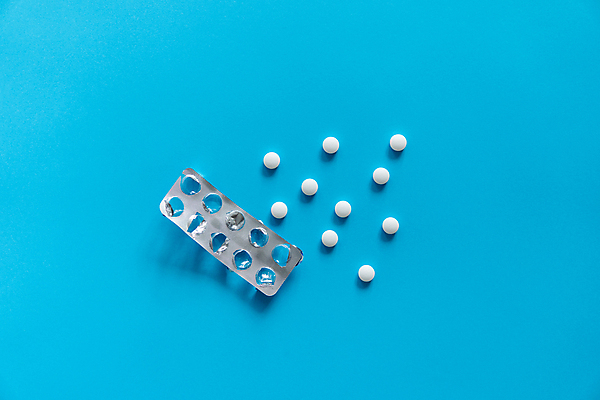 포토 JPG 해외이미지 백그라운드 포장 건강 사람없음 알약 약 은박지 파란배경 비타민제 카피스페이스 해외포토 의학 파란색 공백 비타민 파일형식 이미지허브