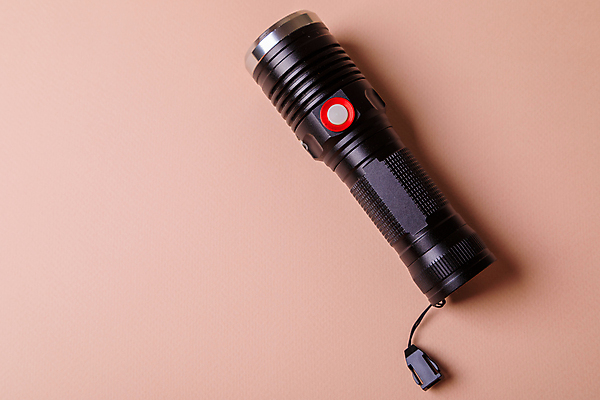 포토 JPG 해외이미지 전구 조명 사람없음 빛 금속 검은색 힘 기계 에너지 흰색 공구 등불 램프 손전등 휴대용 오브젝트 스포트라이트 편리함 다이오드 베터리 주도 해외포토 컬러 컨셉 재질 도구 예절 파일형식 이미지허브