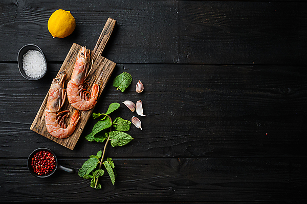 포토 JPG 해외이미지 백그라운드 재료 검은배경 새우 마늘 사람없음 전통음식 신선 레몬 허브 해산물 날것 나무바닥 소금 나무도마 스페인요리 통후추 파에야 카피스페이스 해외포토 식물 전통 음식 채소 과일 바닥 도마 서양음식 갑각류 목재 검은색 공백 스페인 후추 파일형식 이미지허브