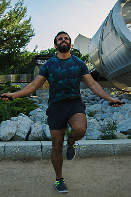 포토 JPG 해외이미지 라이프스타일 공원 행복 밧줄 줄 스포츠 운동화 신발 신체 놀이 건강 한명 사람 성인 야외 운동 점프 기차 에너지 게임 놀이터 연습 히스패닉 해외포토 1 공공시설 감정 육상교통 모션 대중교통 생활 파일형식 이미지허브