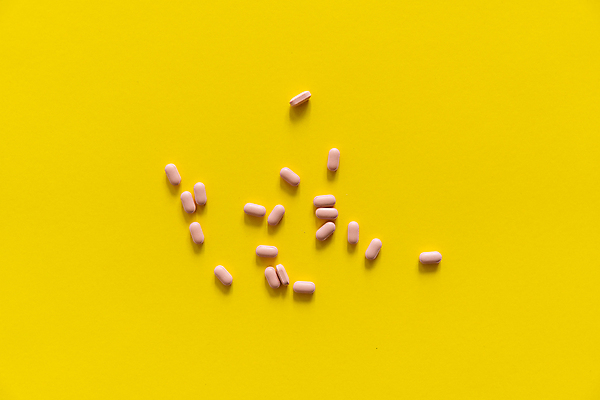포토 JPG 해외이미지 백그라운드 건강 사람없음 알약 약 노란배경 비타민제 카피스페이스 해외포토 의학 노란색 공백 비타민 파일형식 이미지허브